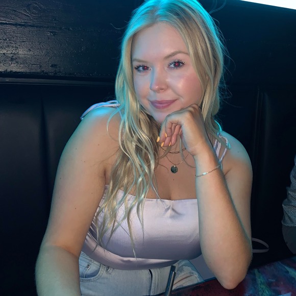 Meet your Posher, Lydia - Picture 1 of 1